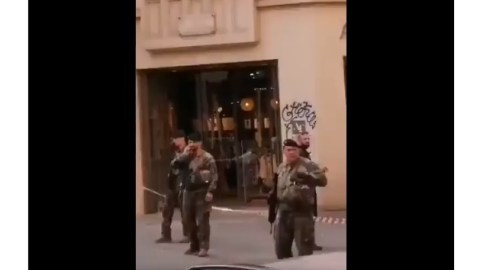 Agentes militares en la escena en Lyon