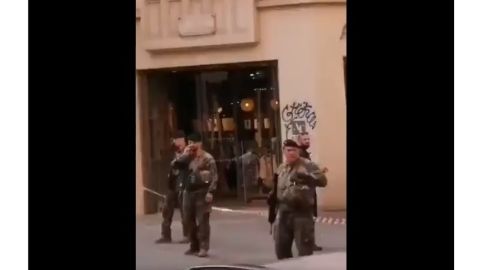 Agentes militares en la escena en Lyon