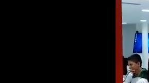 La joven no tomó de buena manera este romántico detalle.