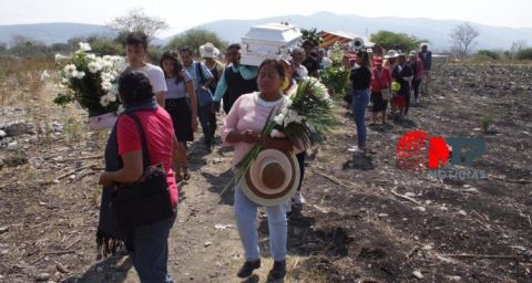 La población despidió al pequeño Santiago.