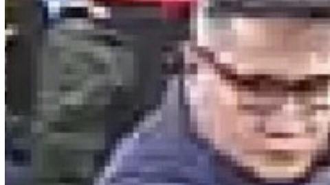 Hombre es buscado por tocar a menor de edad