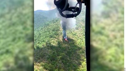 El helicóptero de la Marina mexicana colaboraba en labores de extinción de incendios.