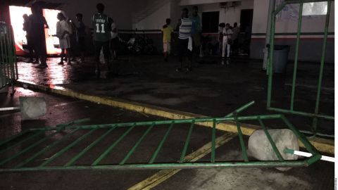 Huyen migrantes cubanos de estación migratoria.