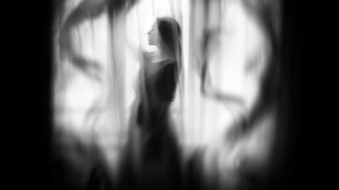 Si cree como yo en los fantasmas, o sea, en que somos energía y no morimos, entenderá esta relación hermosa y llena de ternura de dos seres humanos separados por la muerte./Shutterstock
