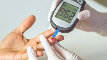 El aumento de glucosa en la sangre  incrementa el riesgo de sufrir diabetes.