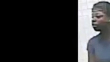 Una de los sospechosos captados por cámaras de seguridad