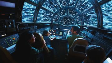 Interior del Millennium Falcon: Smugglers Run, en la que los pasajeros tomarán el control de la más veloz nave de la galaxia. Foto: Disney