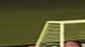 El artillero australiano Archie Thompson y uno de sus 13 goles a Samoa.