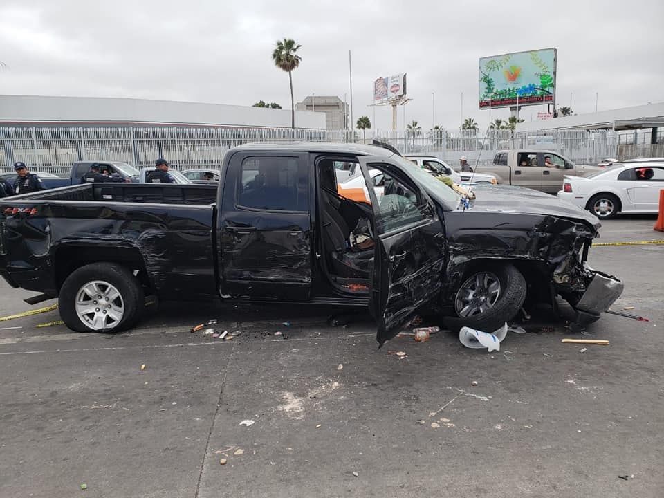 Estadounidense causa choque que involucró 17 carros en frontera entre