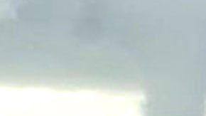 Se comprometen con un tornado a los pies.