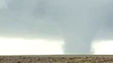 Se comprometen con un tornado a los pies.