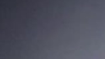 El convicto toca el trombón.