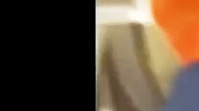 El joven intentó en vano protegerse de la golpiza