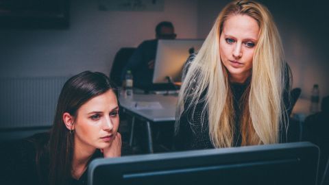 Las mujeres incrementan sus habilidades verbales y matemáticas en lugares de trabajo con temperaturas altas.