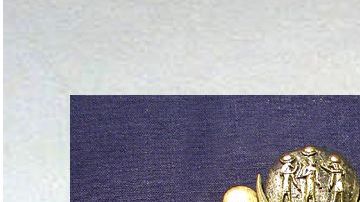 Combo de cristal amarillo del desierto y una joya de la tumba de Tutankamon.