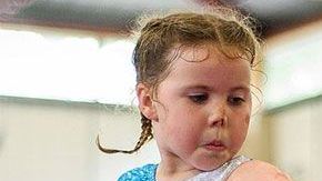 La pequeña Harmonie entrenando.