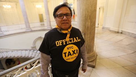 El taxistas Nino Hervias asistió a la audiencia del Comité de Transporte.