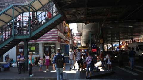 Vecindarios de Queens siguen siendo señalados por activistas como el centro de operaciones de explotadores sexuales.