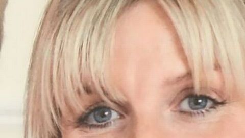 Gillian Howe murió por beber alcohol.