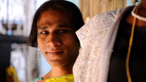 Los eunucos y transexuales de India sobrevivieron.