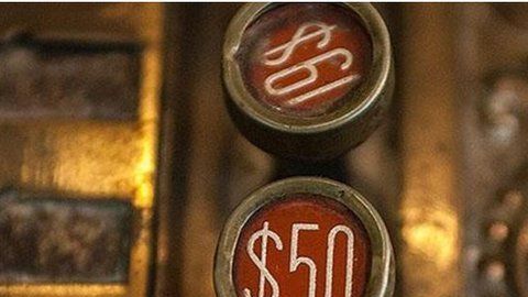 El símbolo del dólar aparece en lugares insospechados.