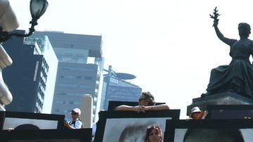 Los padres de los niños fallecidos y heridos exigen justicia.