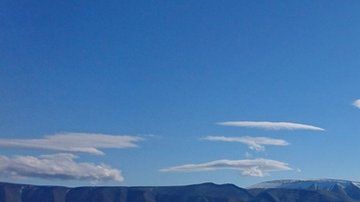 Steffen Olsen tomó la impactante foto mientras atravesaba el hielo derretido.