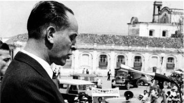 Árbenz renunció a la presidencia el 27 de junio de 1964.