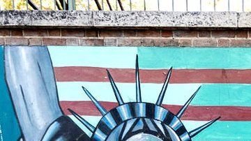 Para muchos en Irán, EEUU se inmiscuye en su país.