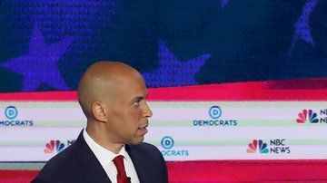 Aparecieron memes de los "contrincantes" cuando O'Rourke (d) habló en español.