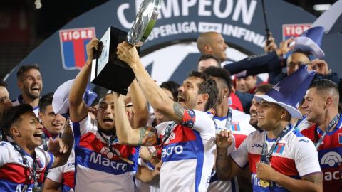 Los jugadores de Tigre celebran la victoria tras la final de la Copa de la Superliga Argentina frente a Boca Juniors.