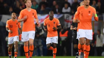 Quincy Promes celebra con Holanda el pase a la final de la Liga de Naciones de la UEFA.