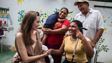 Jolie con venezolanos en Riohacha (Colombia)