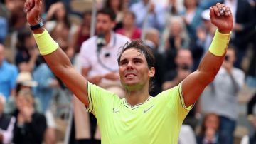 Rafael Nadal festeja la consecución de su duodécimo Roland Garros.