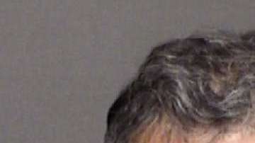 Enrique González se masturbó en un vuelo con la ayuda de su esposa.