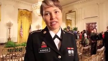 Alla Ausheva rindió juramente como ciudadana de EEUU en una ceremonia en la Casa Blanca.