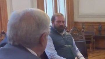 AMLO en videoconferencia con el fundador de Facebook.