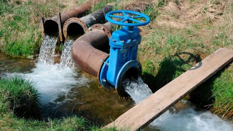 Los cárteles quieren controlar todo el dinero que ingresa por la distribución de agua.