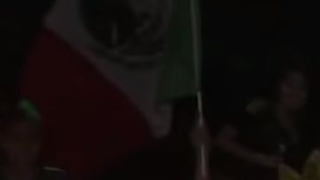 El "Chaco" Giménez fue sorprendido por un aficionado que lo besó