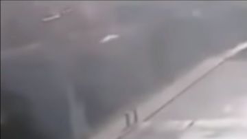 Joao Maleck impactó con su Mustang la parte trasera del vehículo donde viajaba la pareja de recién casados