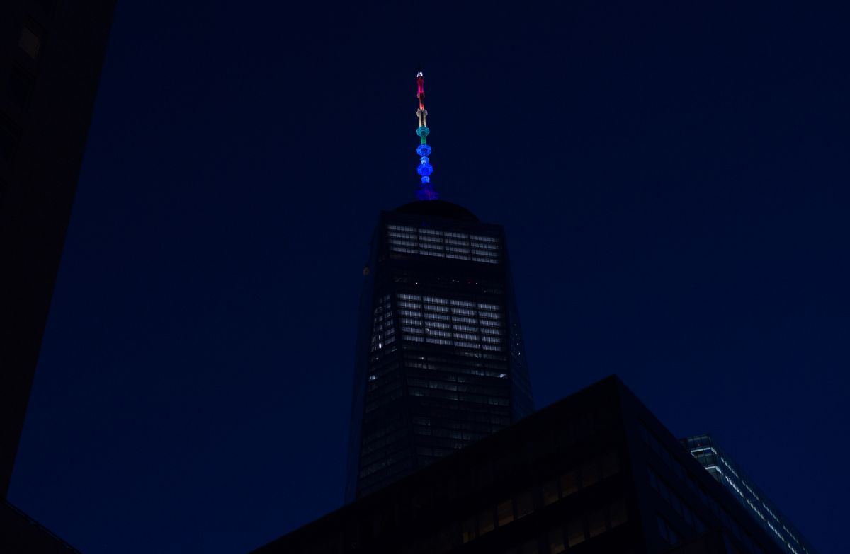 El rascacielos One World Trade Center también se iluminará con los colores del arcoíris. 