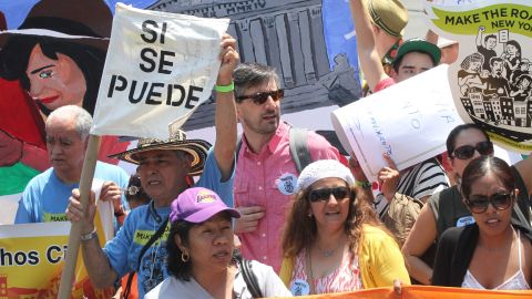 Organizaciones pro inmigrantes como MRNY celebraron la votación en el Cámara Baja.