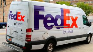 FedEx despide a empleado que se burló de la muerte de George Floyd