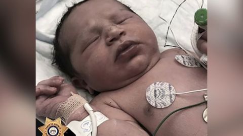 Piden ayuda para ubicar a los padres de esta bebé