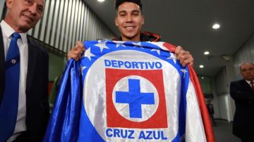 El volante argentino Guillermo Fernández ya firmó con Cruz Azul.