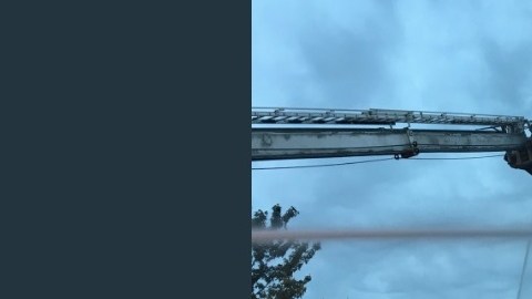 Bomberos en la escena