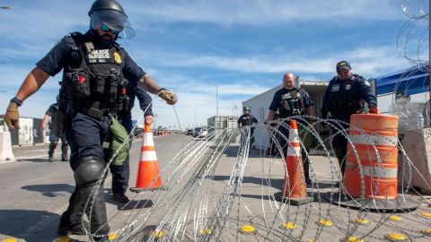 Autoridades federales y estatales en México realizan operativos para controlar a inmigrantes centroamericanos.