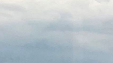 Tras el aterrizaje de emergencia, el avión quedó envuelto en llamas