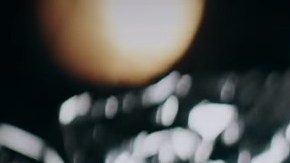 En el video se ve a menores encerrados en jaulas.