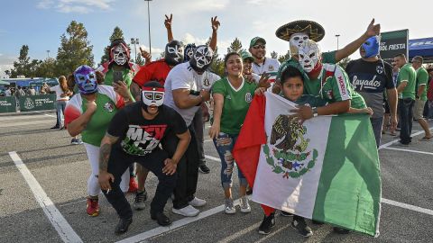 La afición de México, paga lo que sea por ver al Tri en el estadio NRG de Houston.